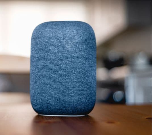 Smart Speaker im Wohnzimmer